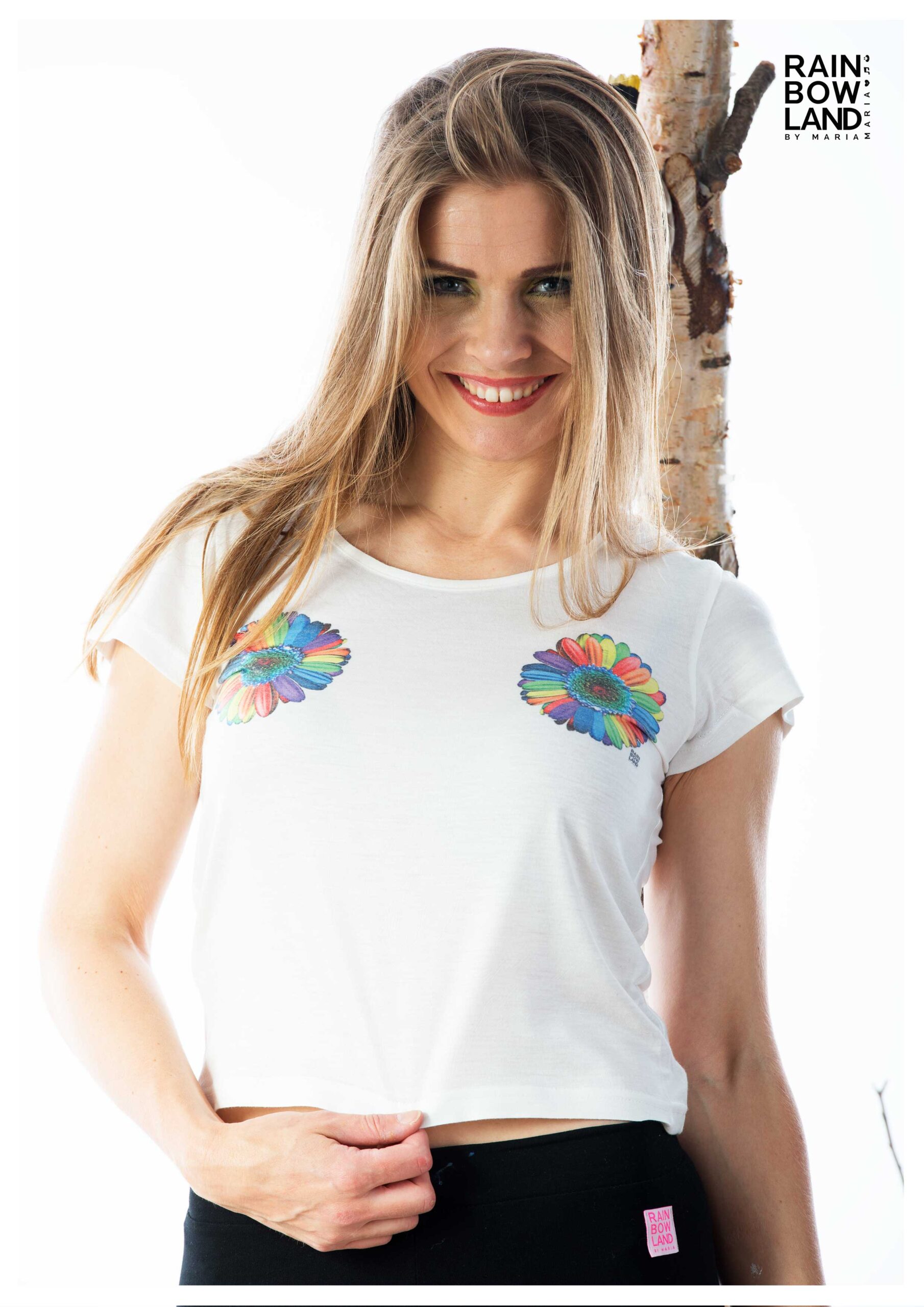 T-shirt med regnbue blomster in PLUSSIZE - Image 8
