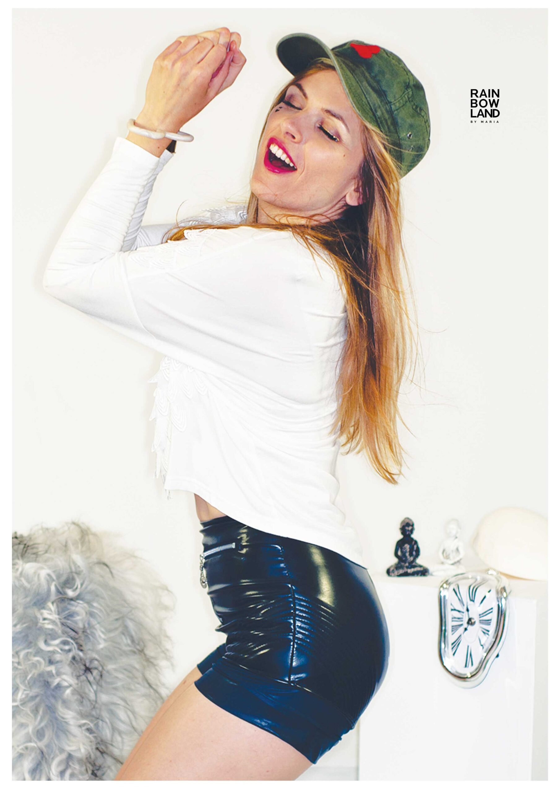 Short highwaisted shorts - Image 5