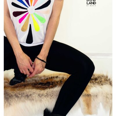 T-SHIRT with application
