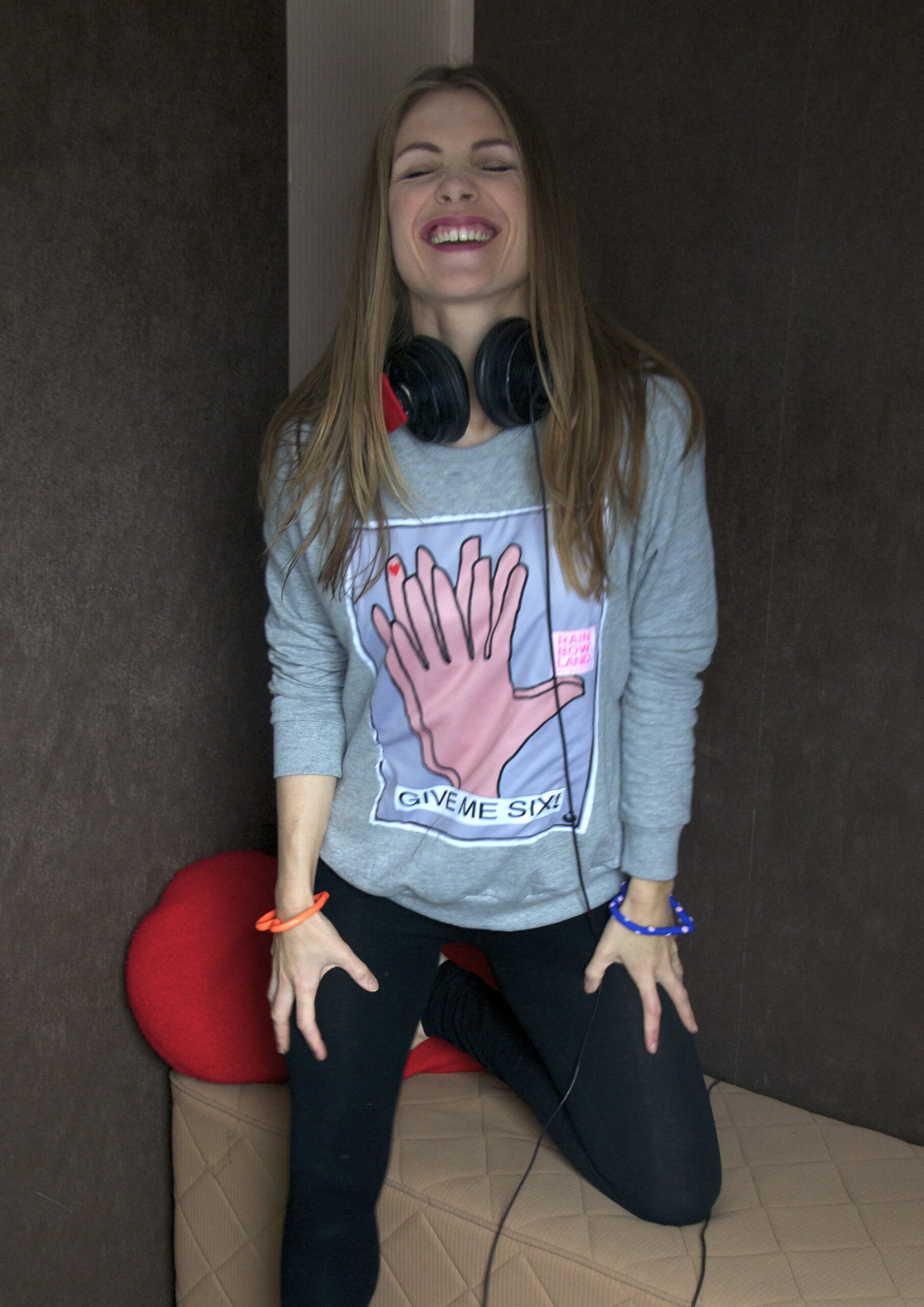 Give me six sweatshirt