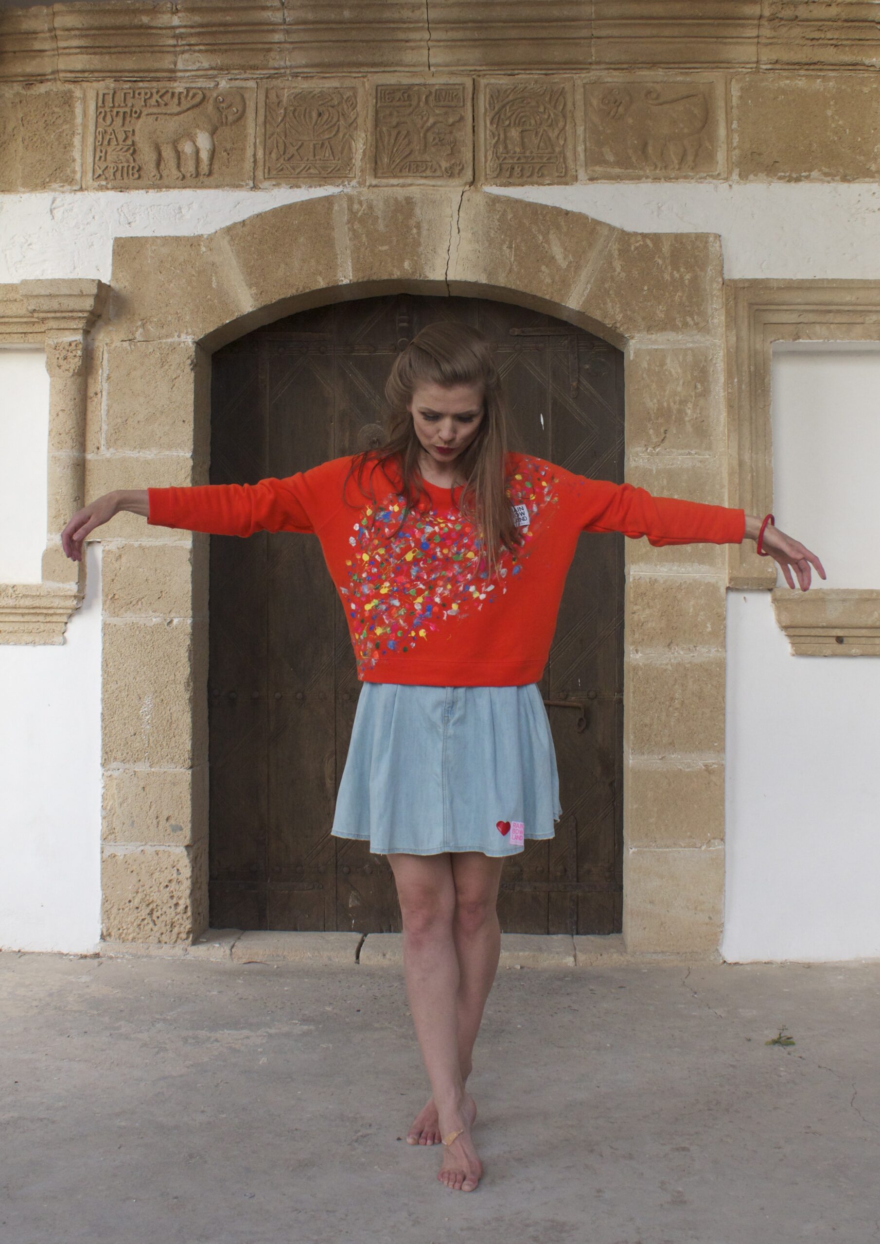 Color splash orange sweatshirt - Image 4
