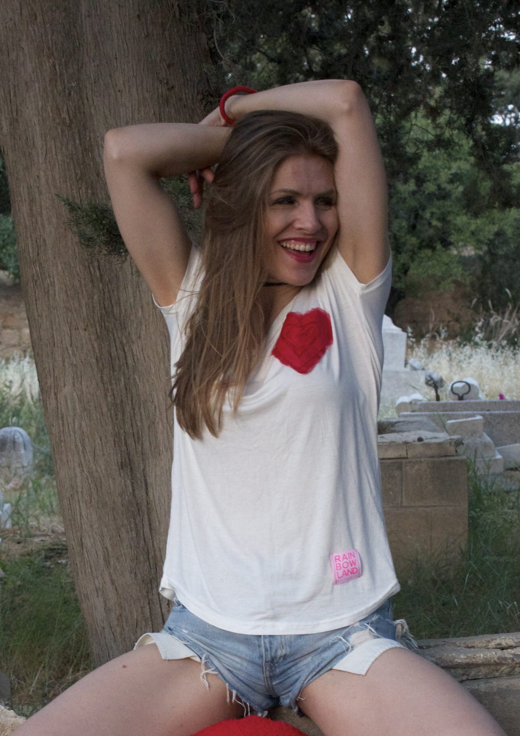 White t-shirt with heart - Image 3