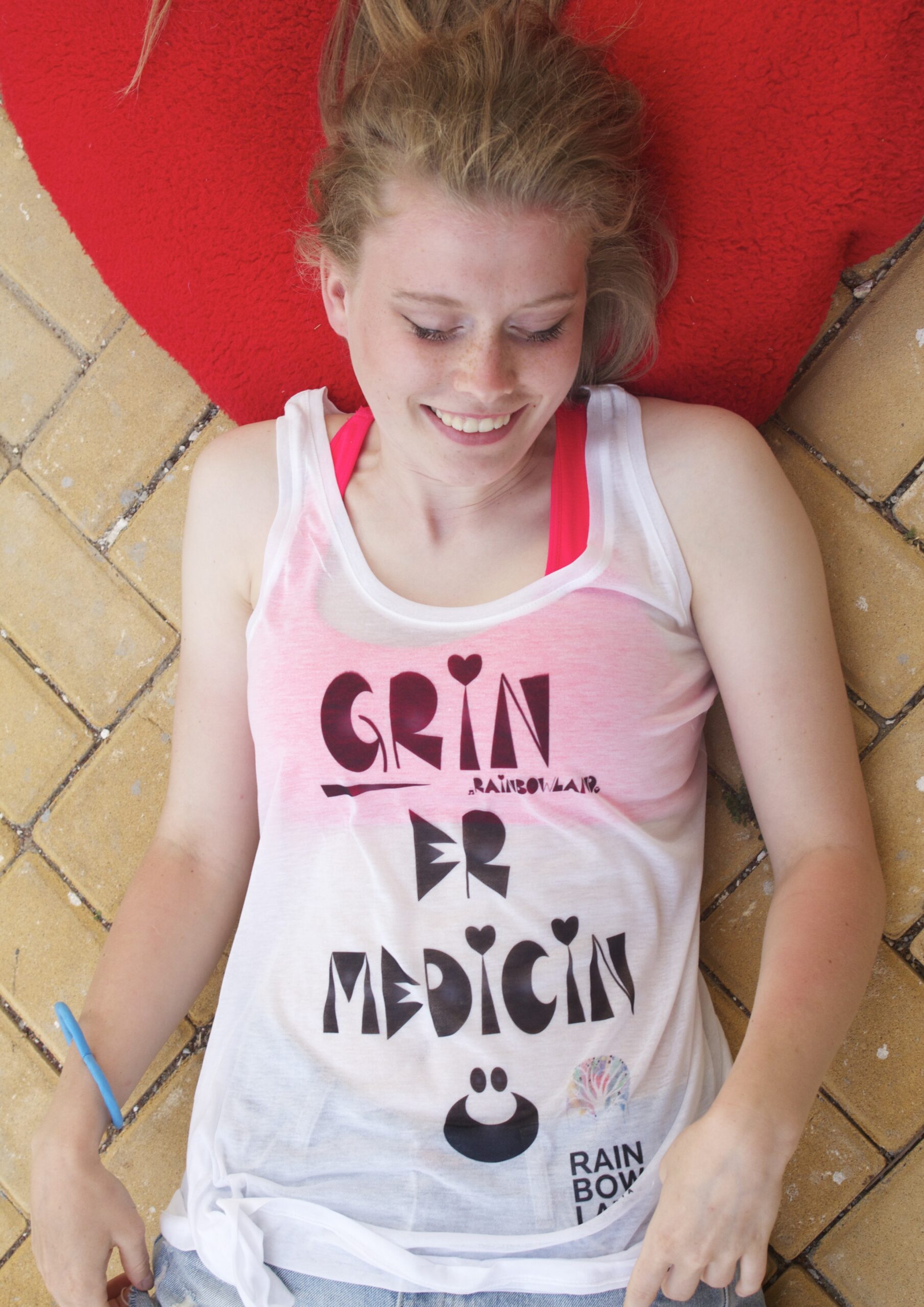 Grin er medicin T-shirt