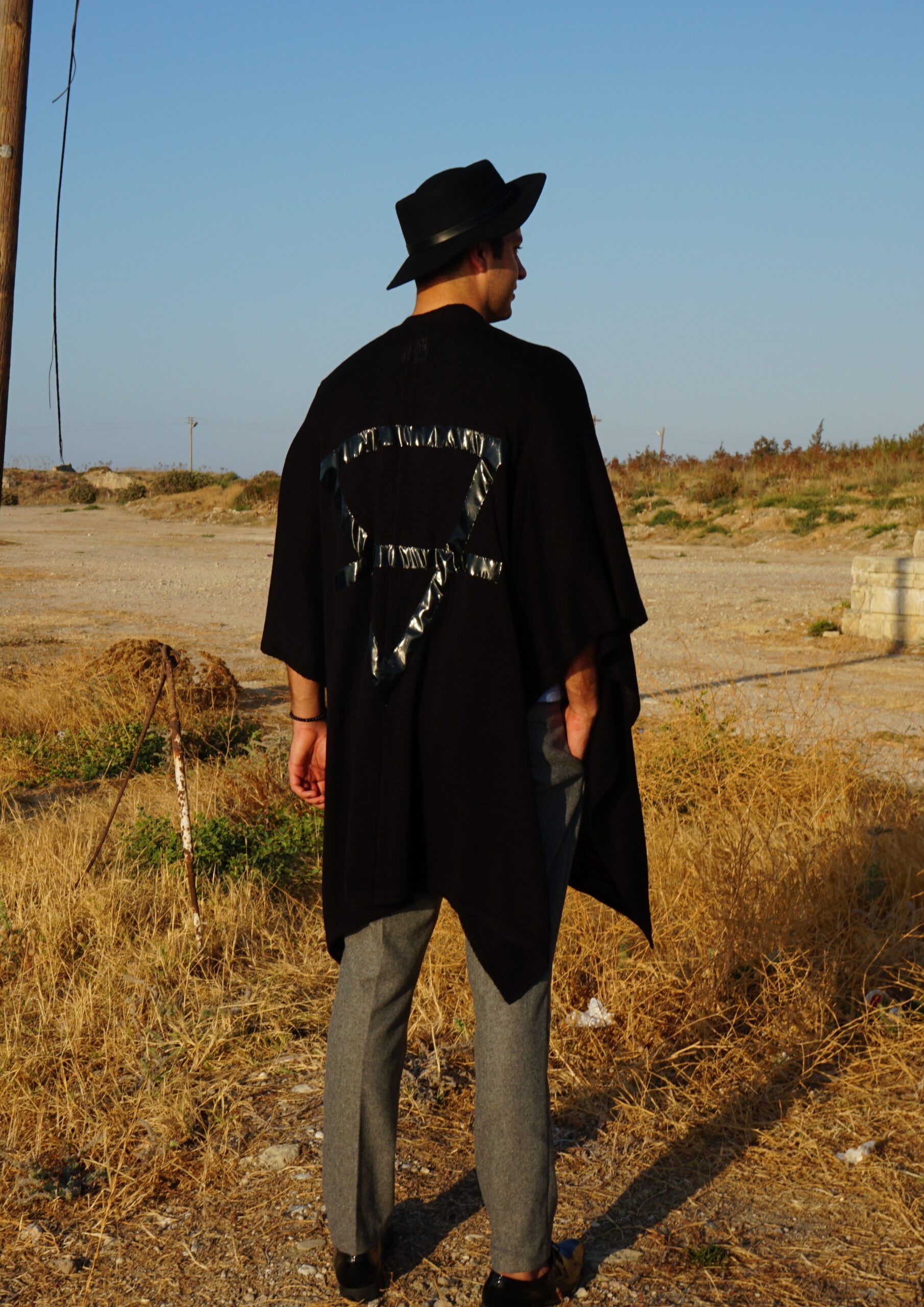 Black cape - Image 2