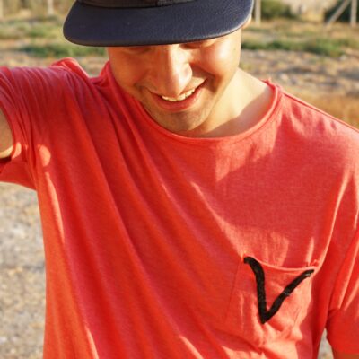 Red T-shirt with Aries-pocket