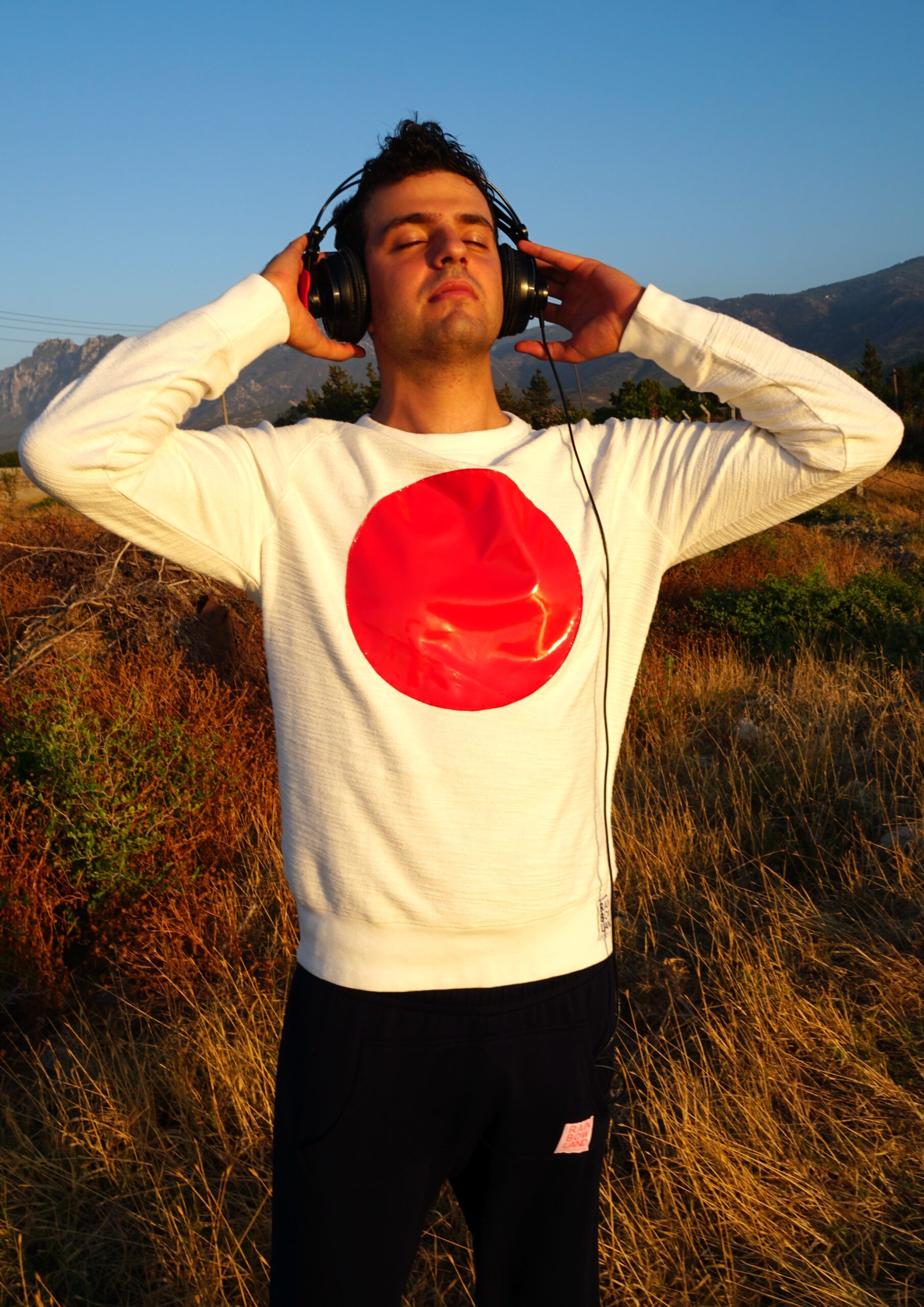 White sweatshirt with red circle men - Image 4