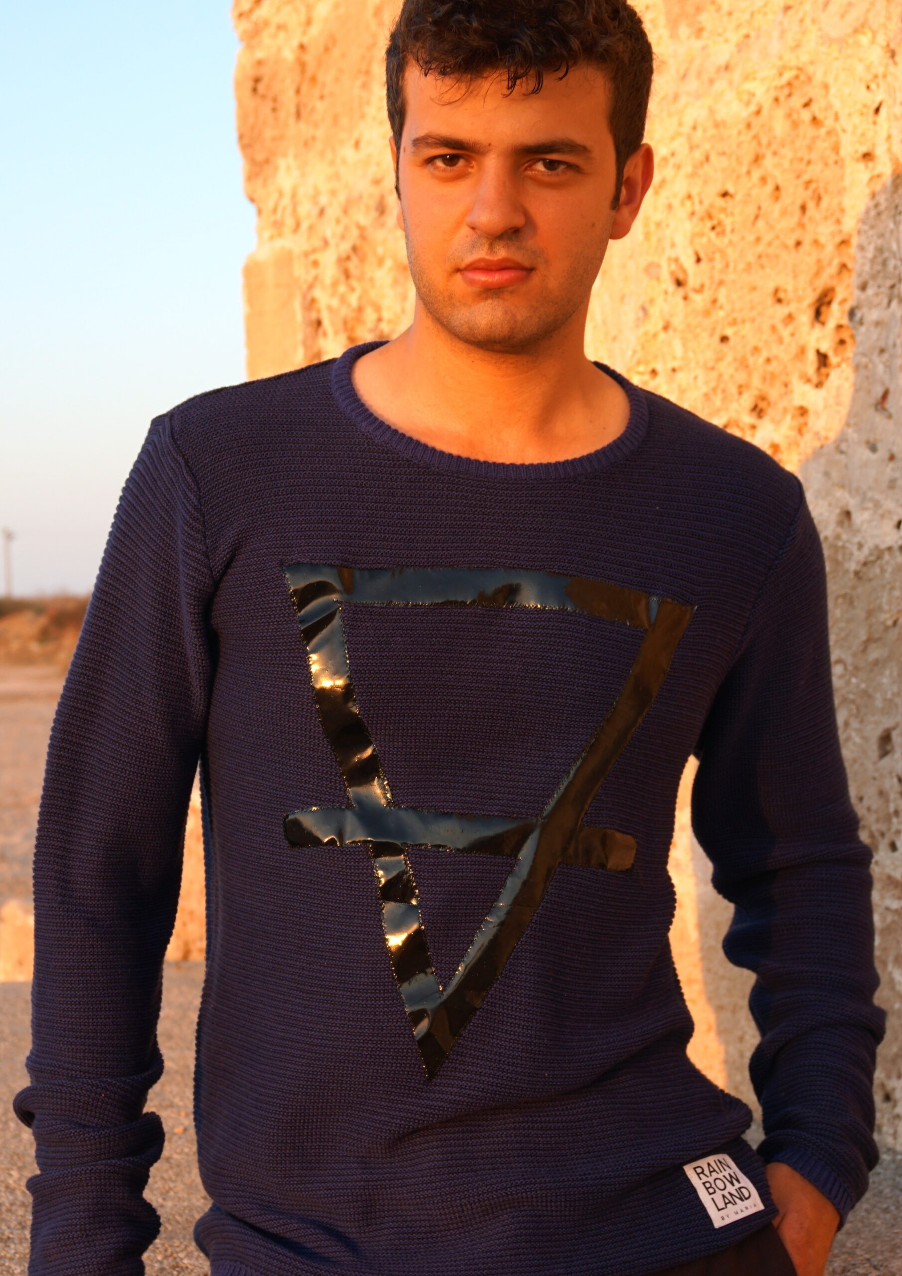 Blue knit with Triangle