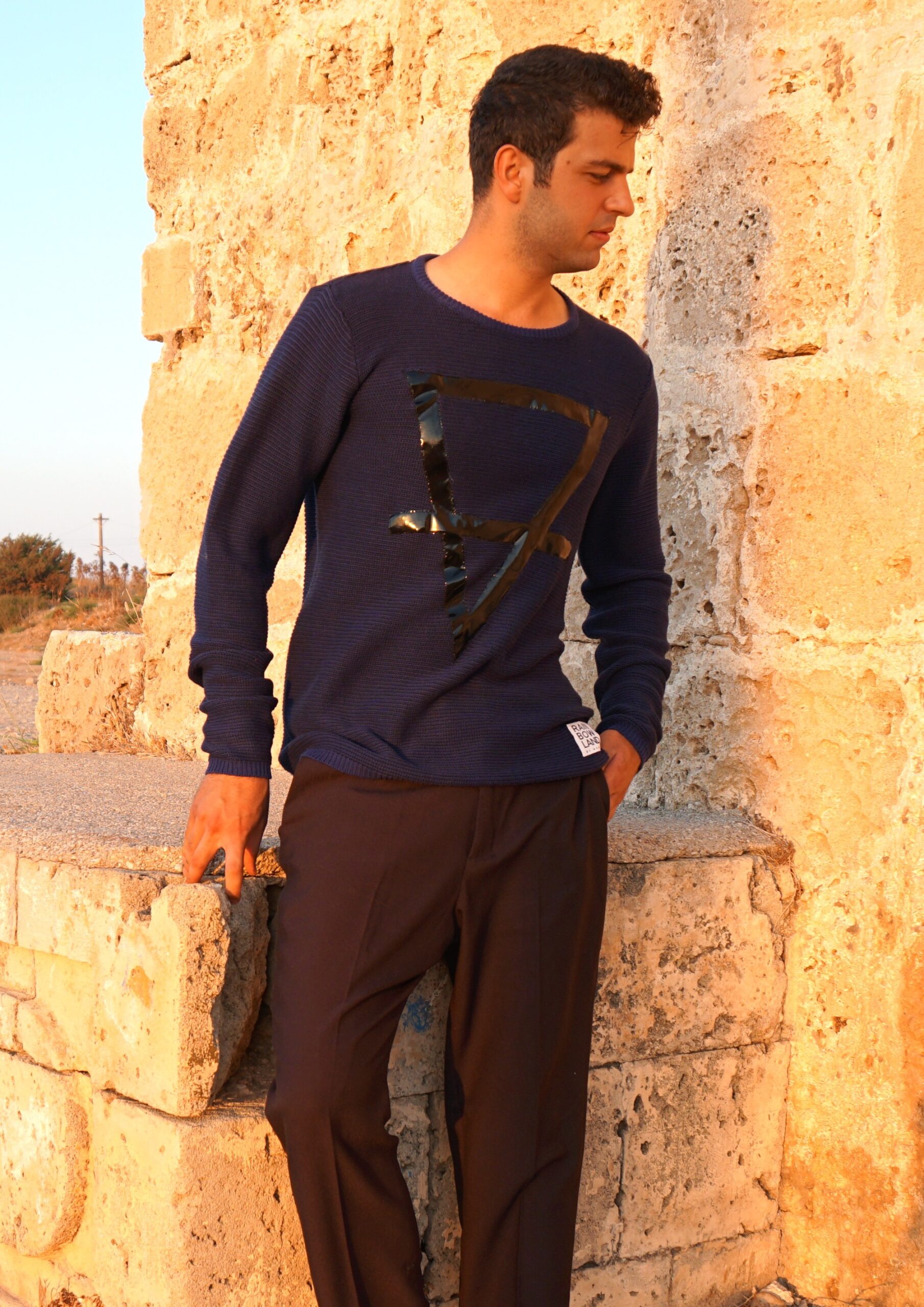 Blue knit with Triangle