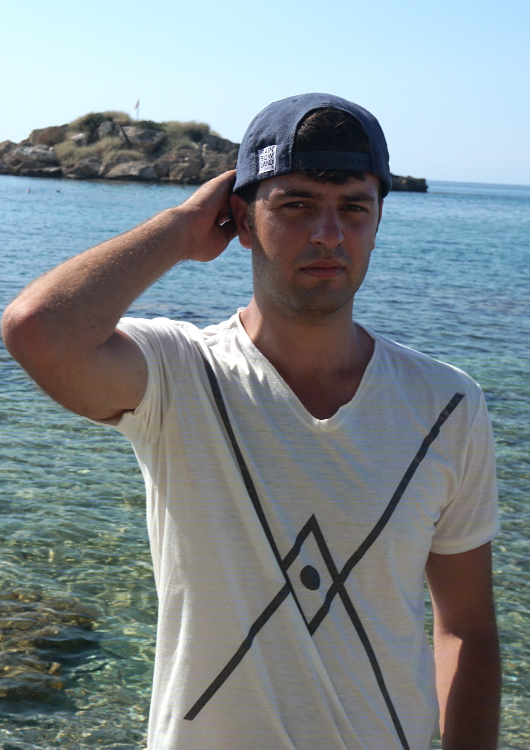 White T-shrt with 2 black triangle