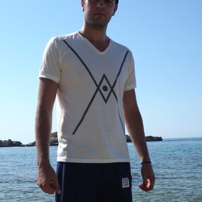 White T-shrt with 2 black triangles