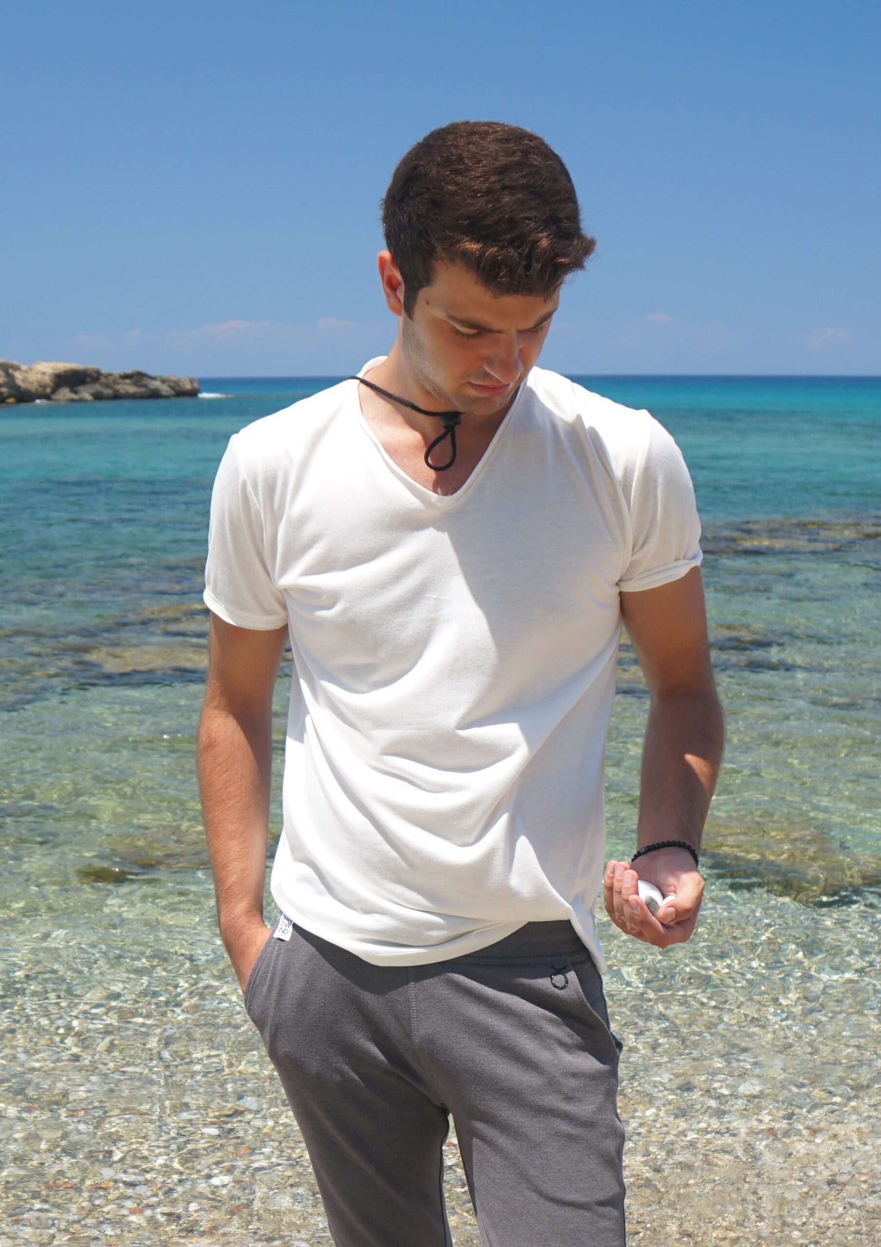 Plain white T-shirt - Image 2