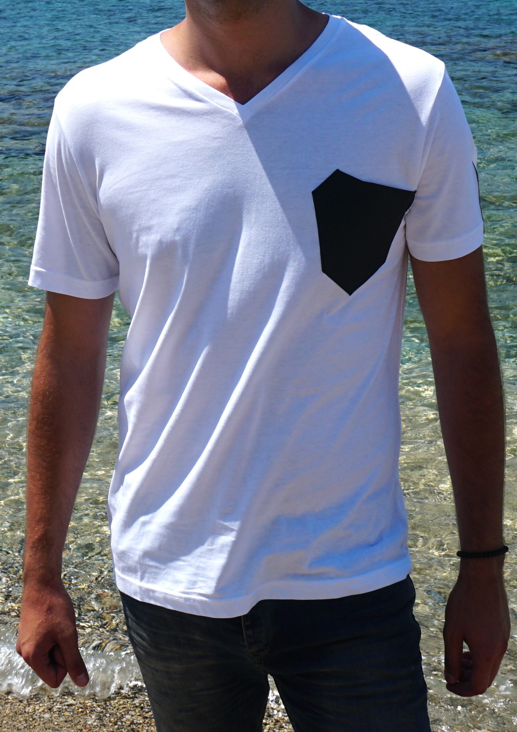 White T-shirt with black pocket - Image 3